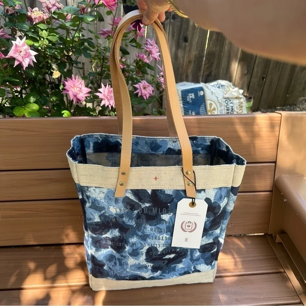 Apolis Market Bag Indigo Bloom
Collection by Liesel Plambeck new with tags - Picture 2 of 9